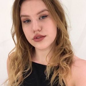 Meet your Posher, Ella